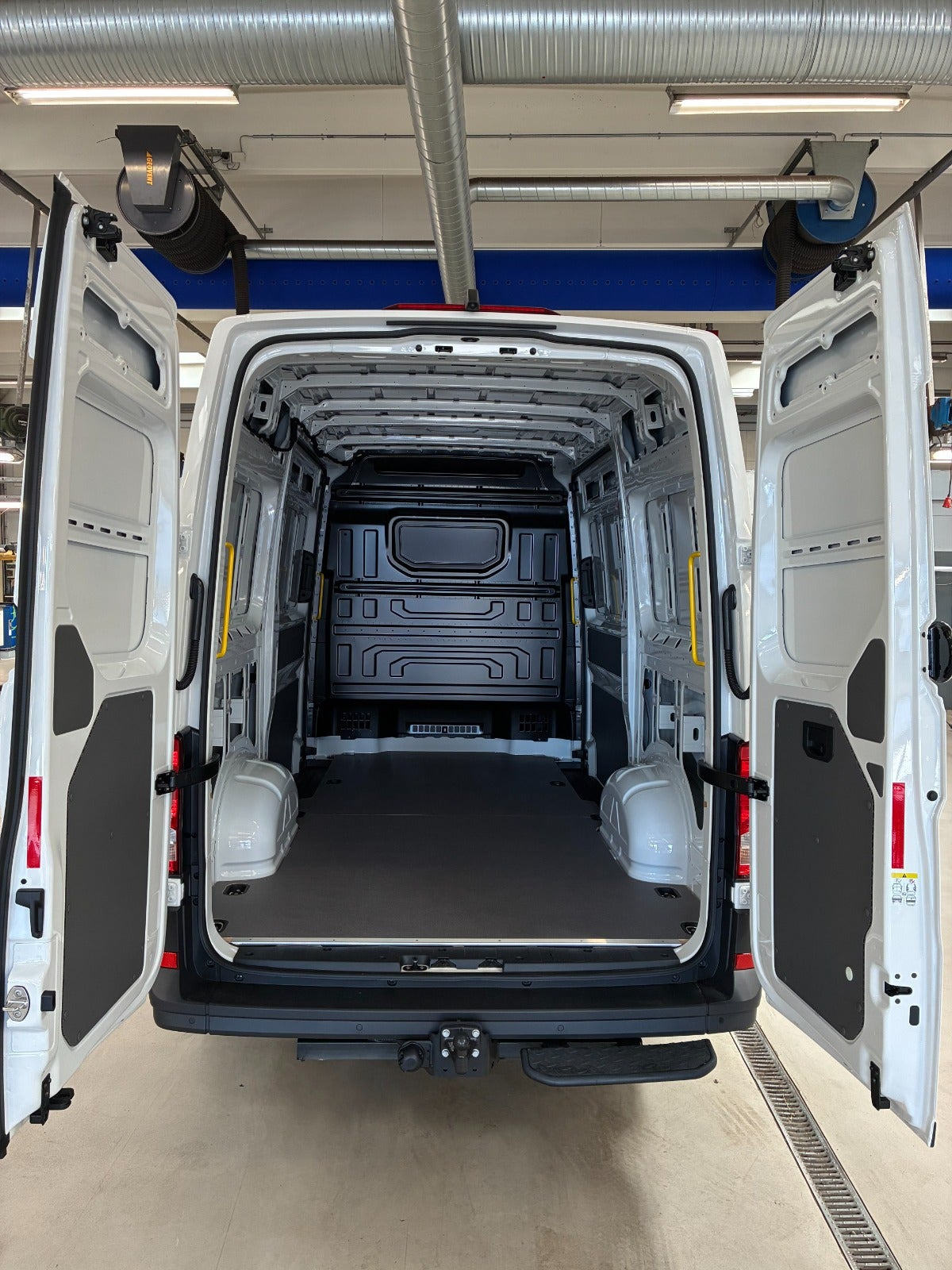Hvid VW Crafter 35 fra 2026