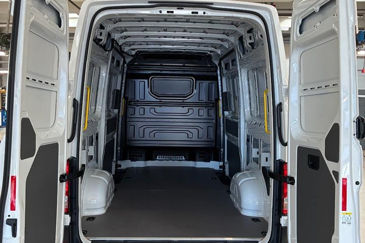 Hvid VW Crafter 35 fra 2026