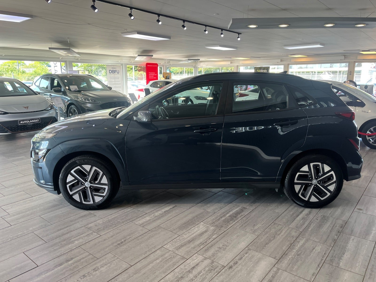 Blå Hyundai Kona fra 2021