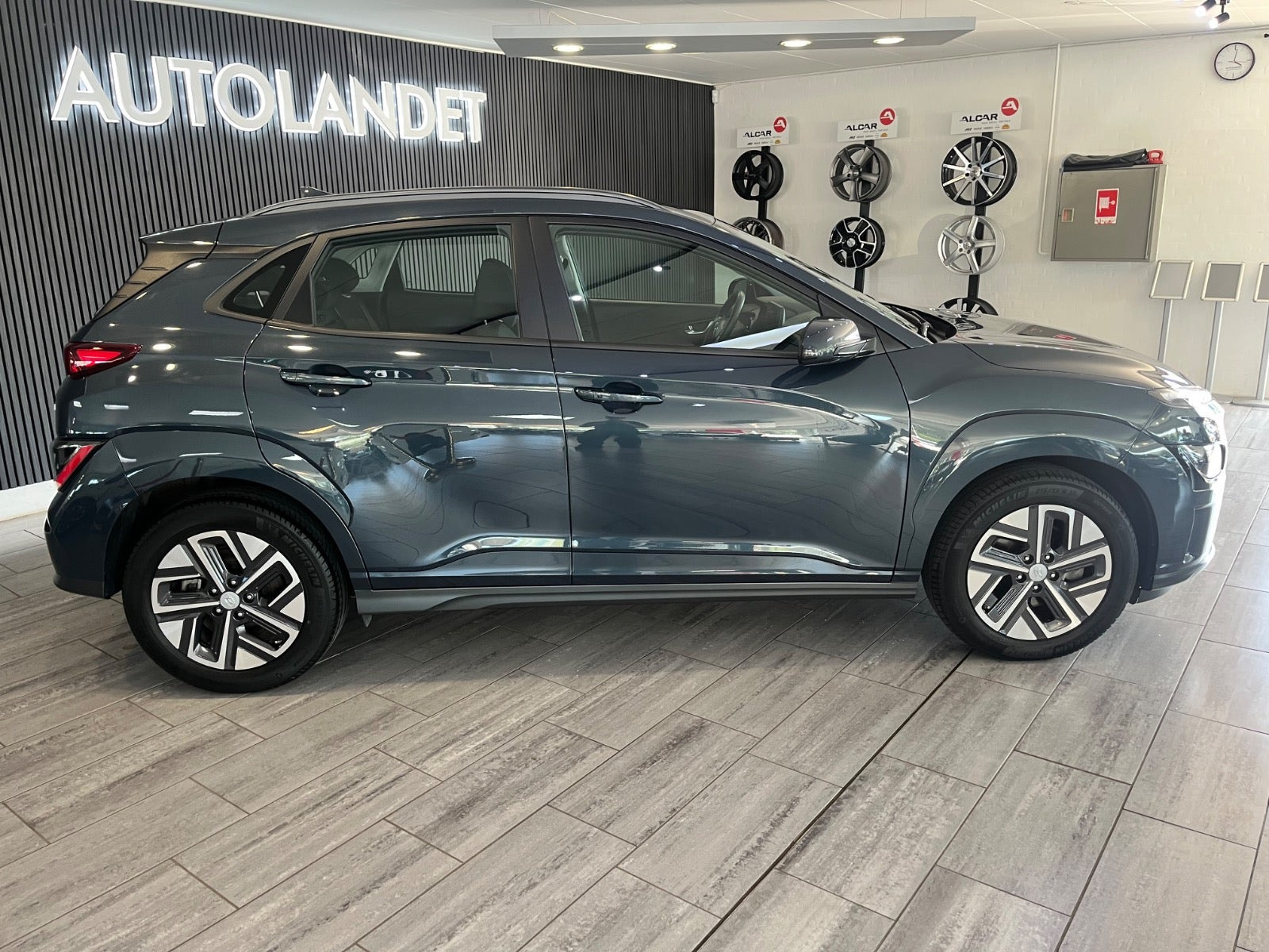 Blå Hyundai Kona fra 2021