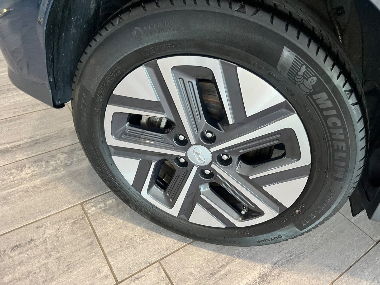 Blå Hyundai Kona fra 2021