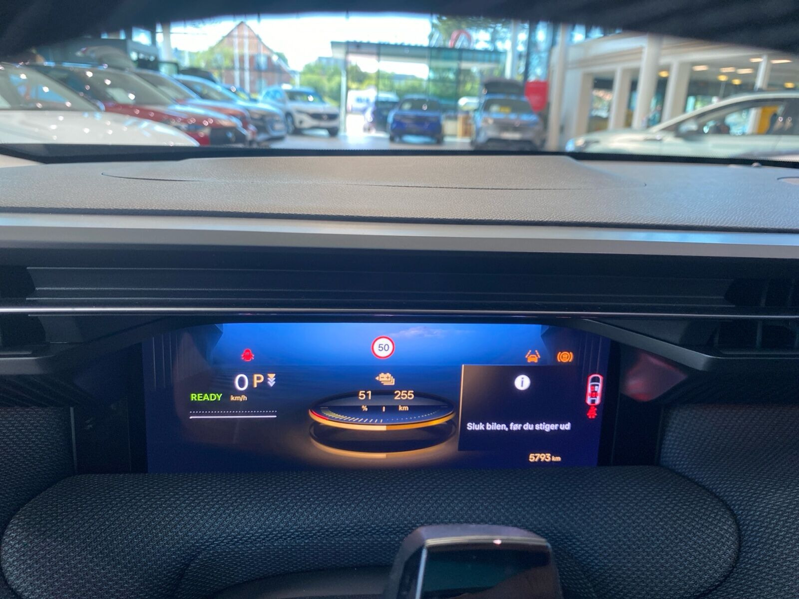 Blå Citroën ë-C5 Aircross fra 2026