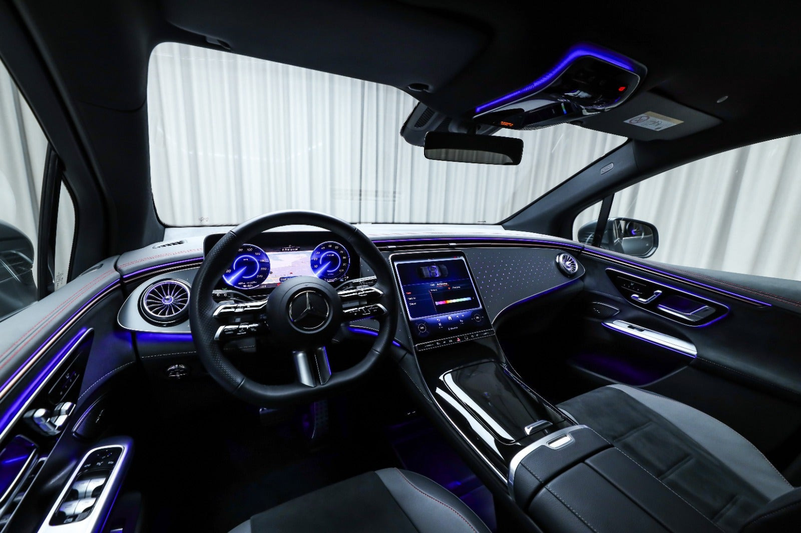 Grå Mercedes EQE350 SUV fra 2025