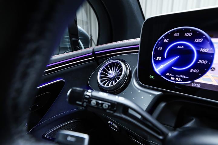 Grå Mercedes EQE350 SUV fra 2025