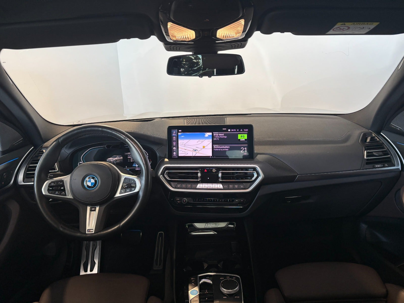 Orange BMW iX3 fra 2023