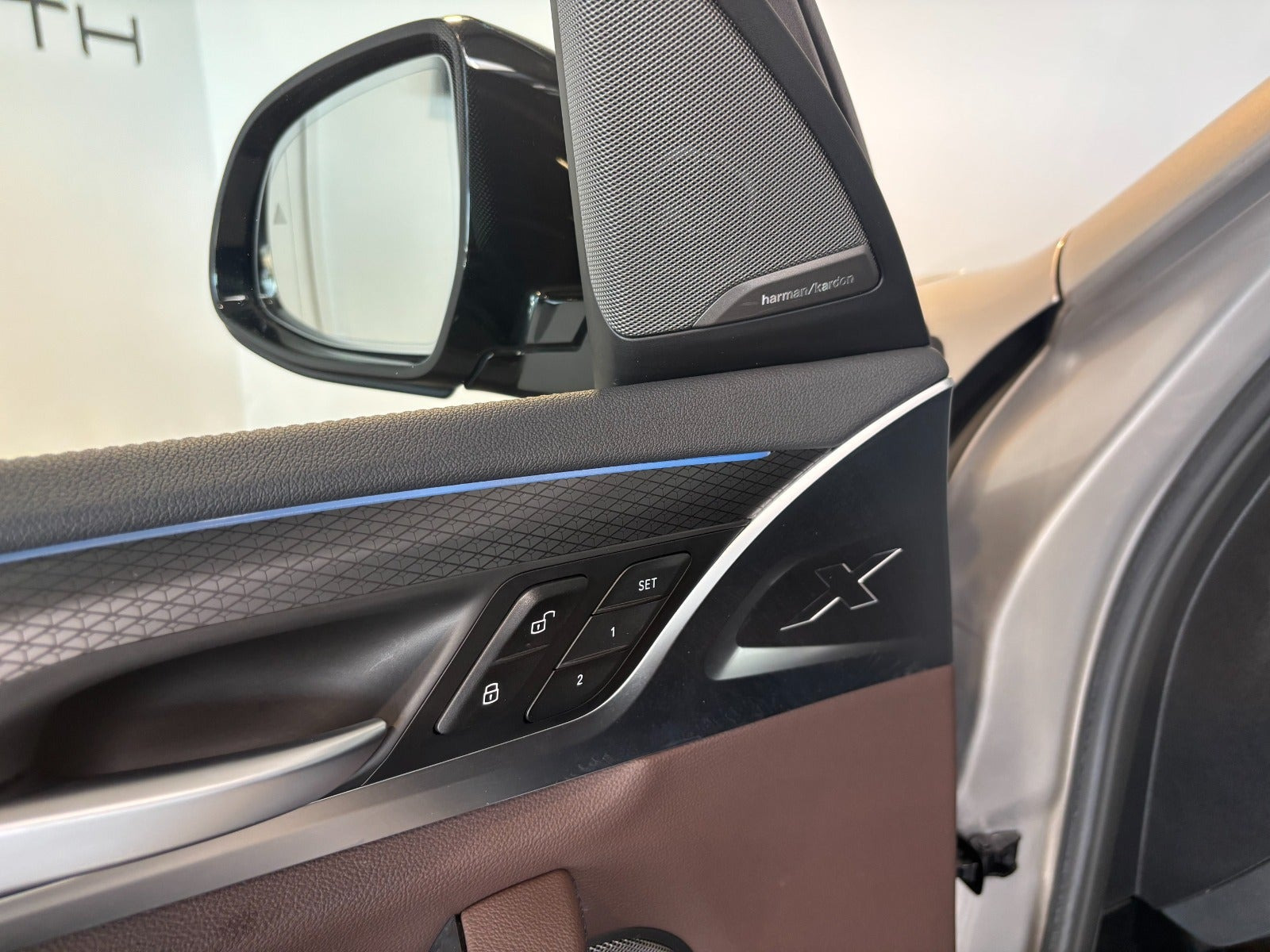 Orange BMW iX3 fra 2023