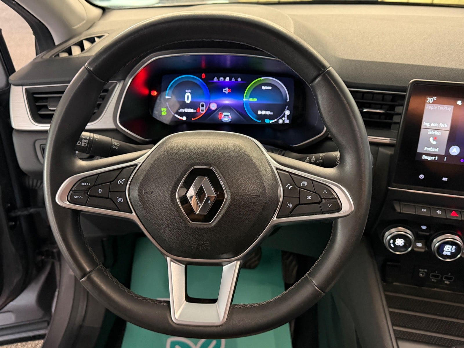 Grå Renault Captur fra 2021