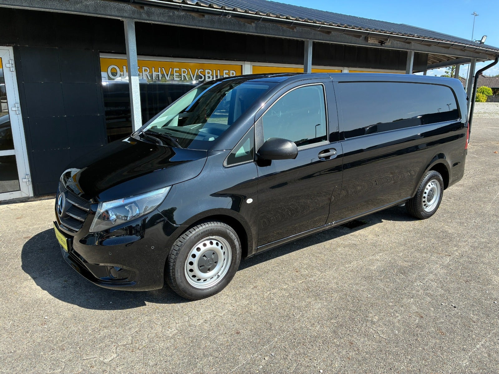 Sort Mercedes Vito 114 fra 2018