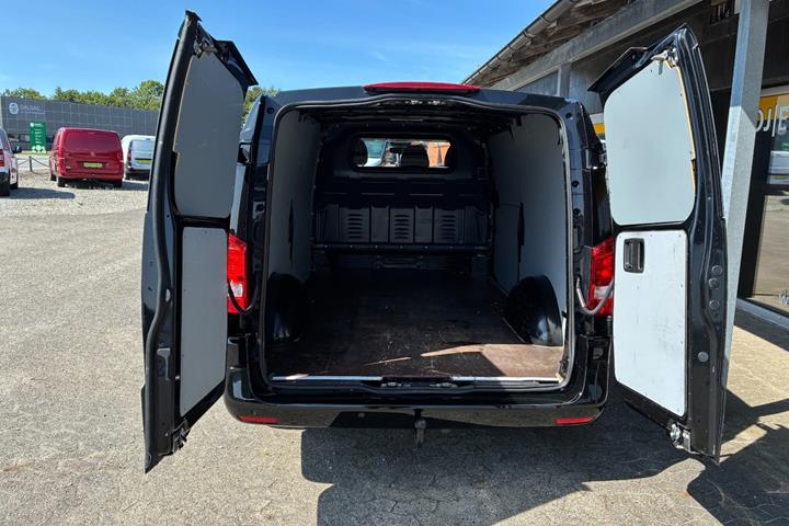 Sort Mercedes Vito 114 fra 2018