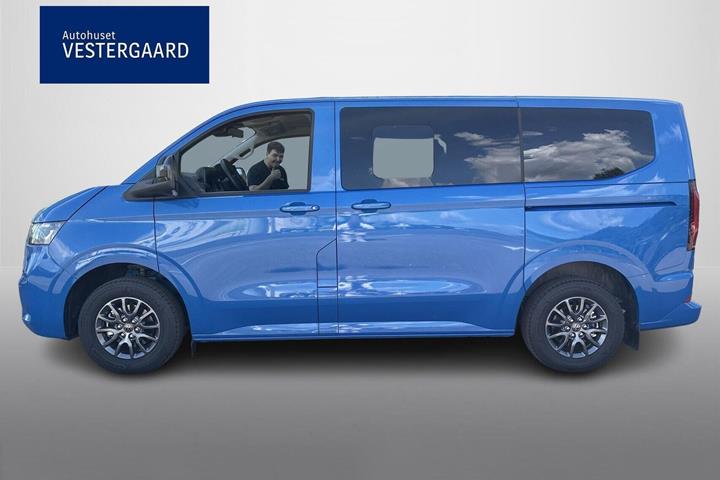 Beige VW e-Caravelle fra 2025