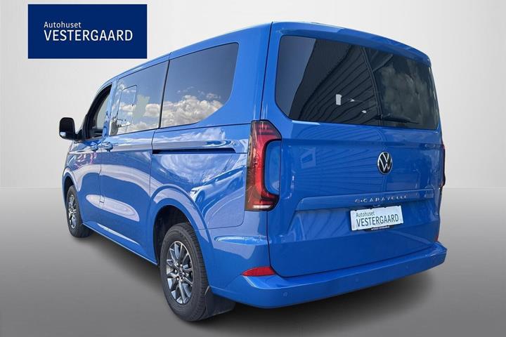 Beige VW e-Caravelle fra 2025