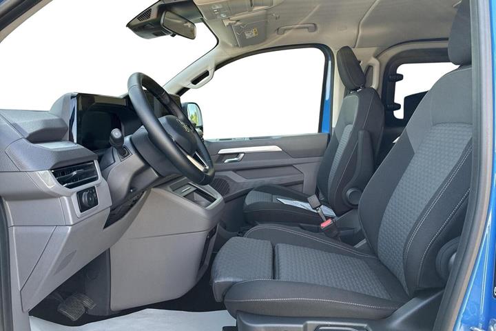 Beige VW e-Caravelle fra 2025