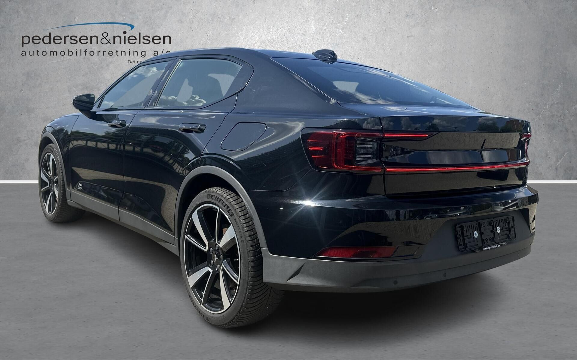 Sort Polestar 2 fra 2023