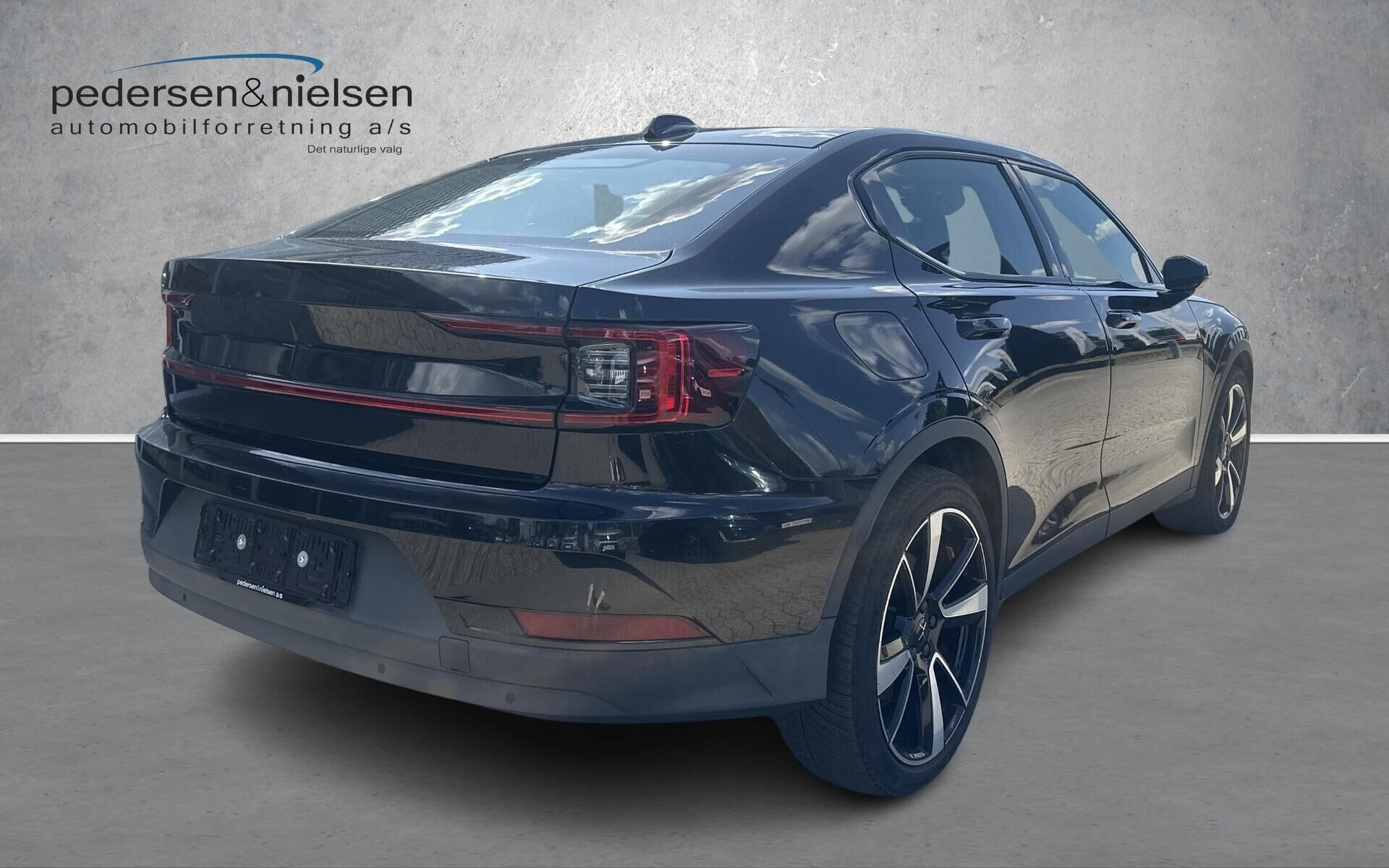 Sort Polestar 2 fra 2023