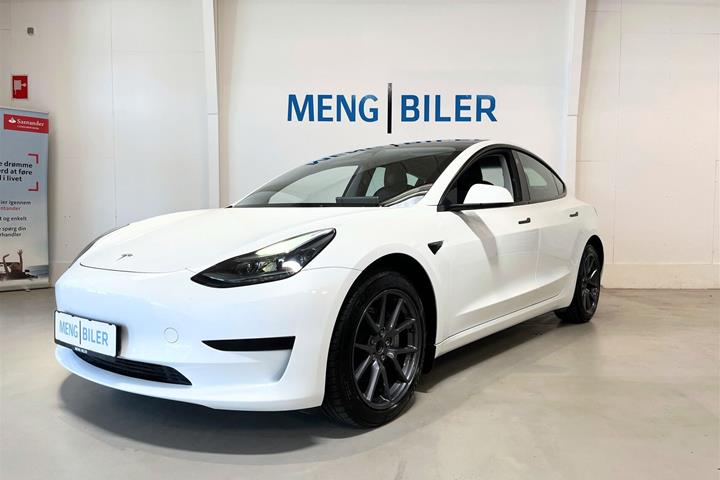 Hvid Tesla Model 3 fra 2023