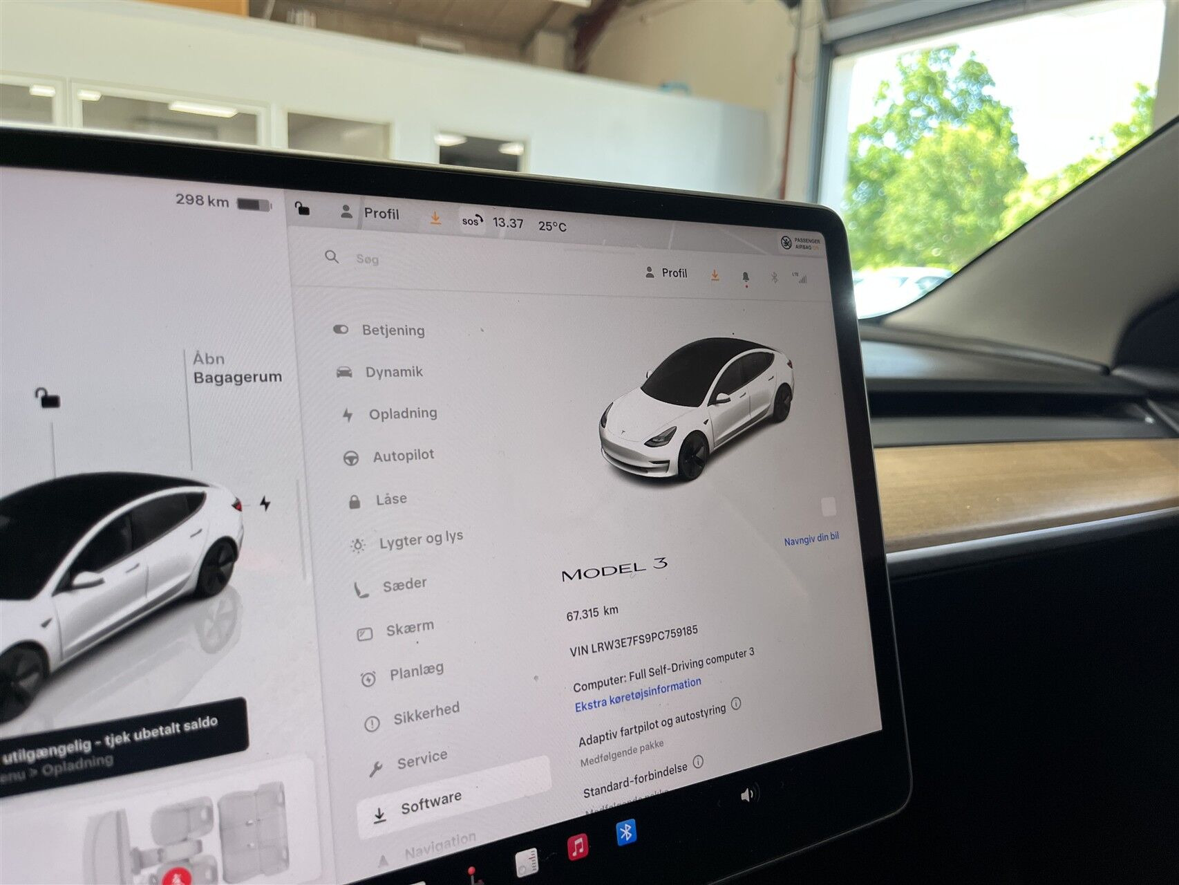 Hvid Tesla Model 3 fra 2023