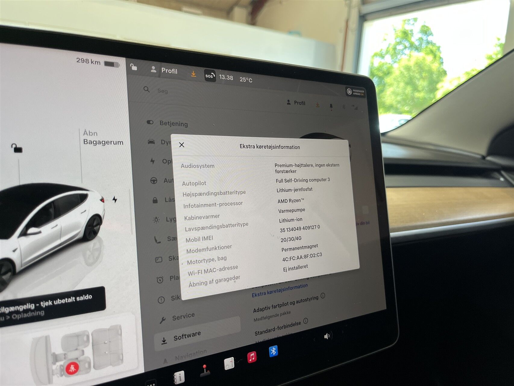Hvid Tesla Model 3 fra 2023