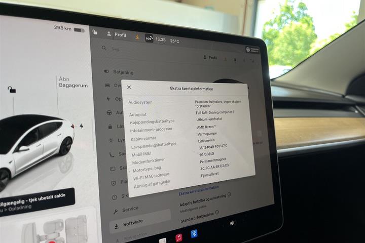Hvid Tesla Model 3 fra 2023
