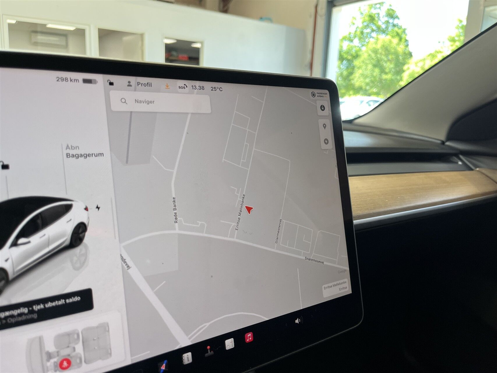 Hvid Tesla Model 3 fra 2023