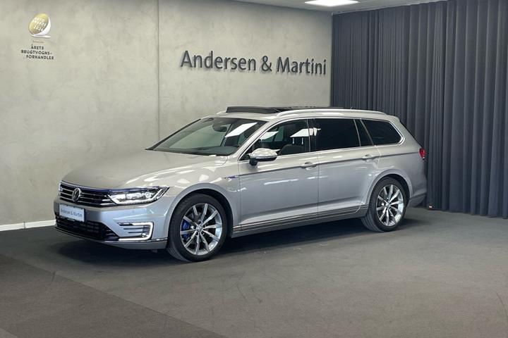 Grå VW Passat fra 2017
