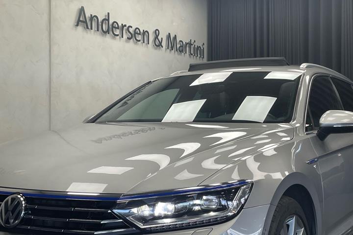 Grå VW Passat fra 2017