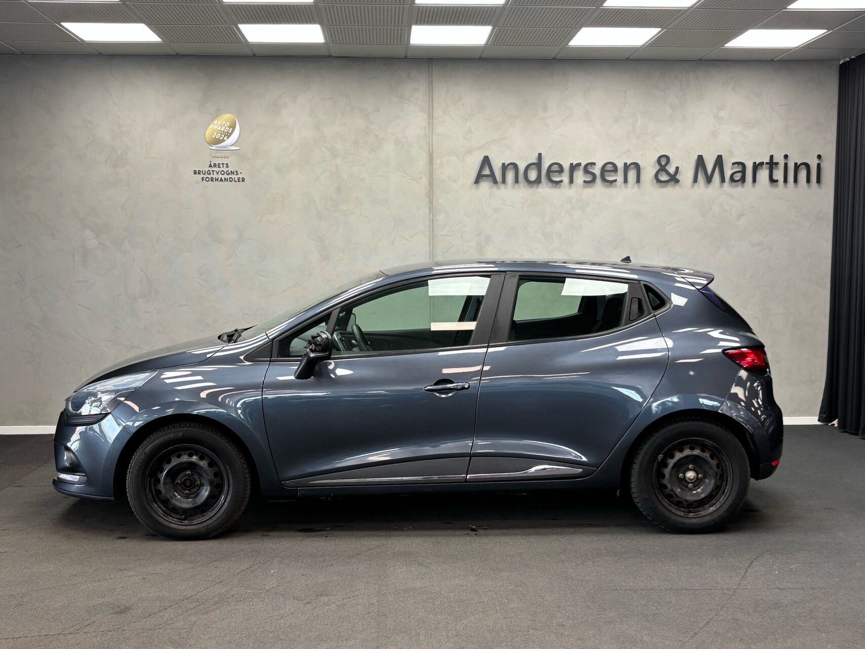 Grå Renault Clio fra 2017