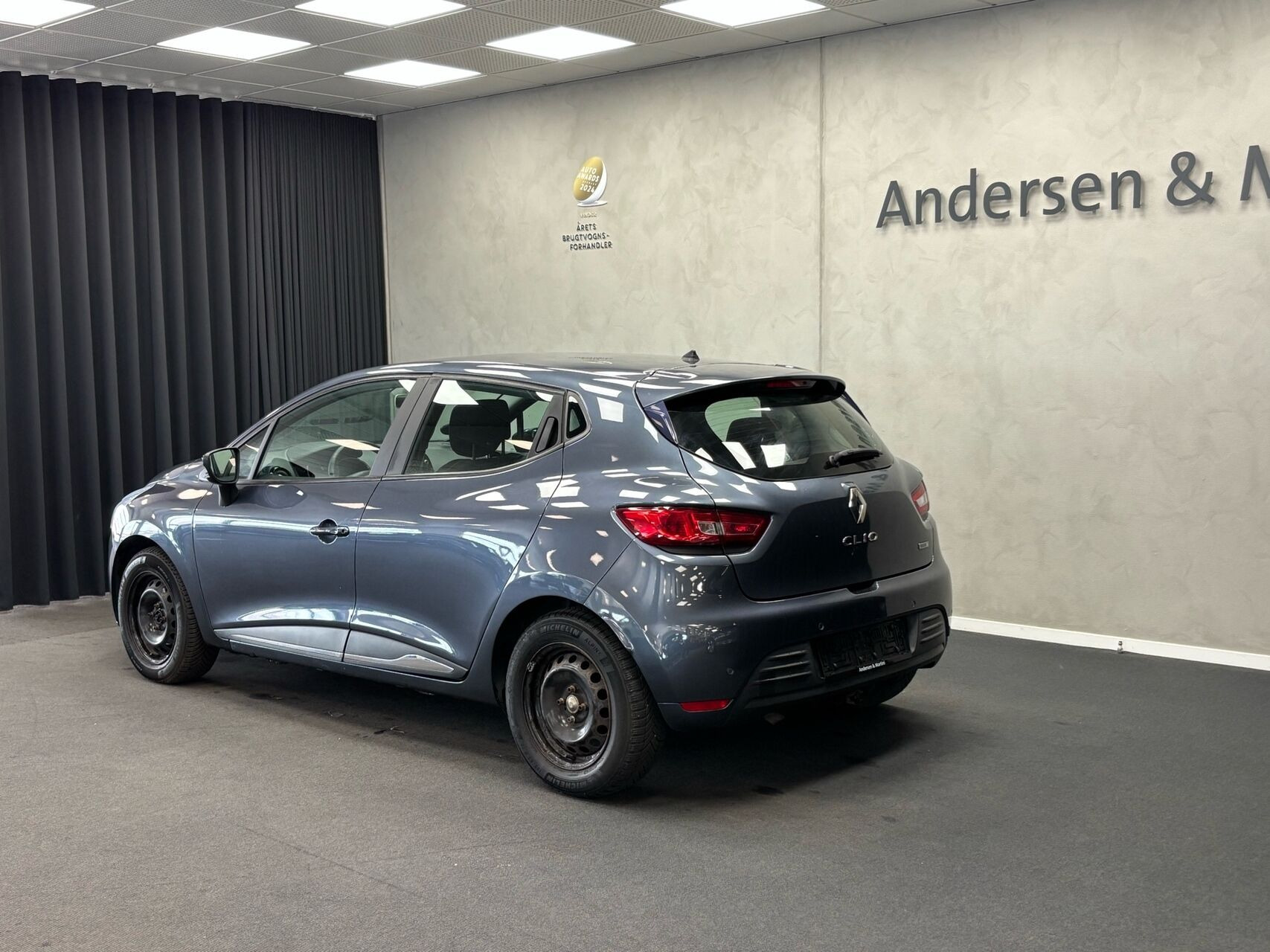 Grå Renault Clio fra 2017