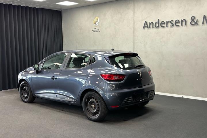 Grå Renault Clio fra 2017