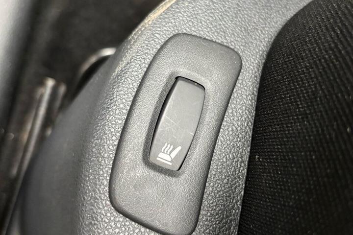 Grå Renault Clio fra 2017