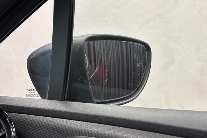 Grå Renault Clio fra 2017