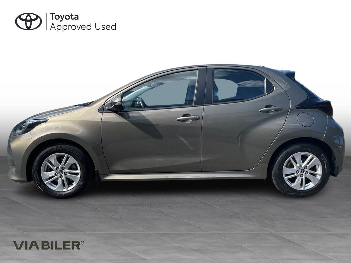 Bronze Toyota Yaris fra 2022