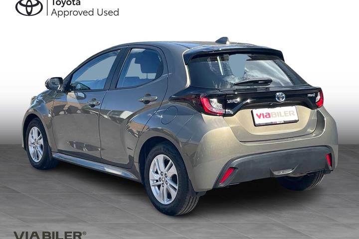 Bronze Toyota Yaris fra 2022