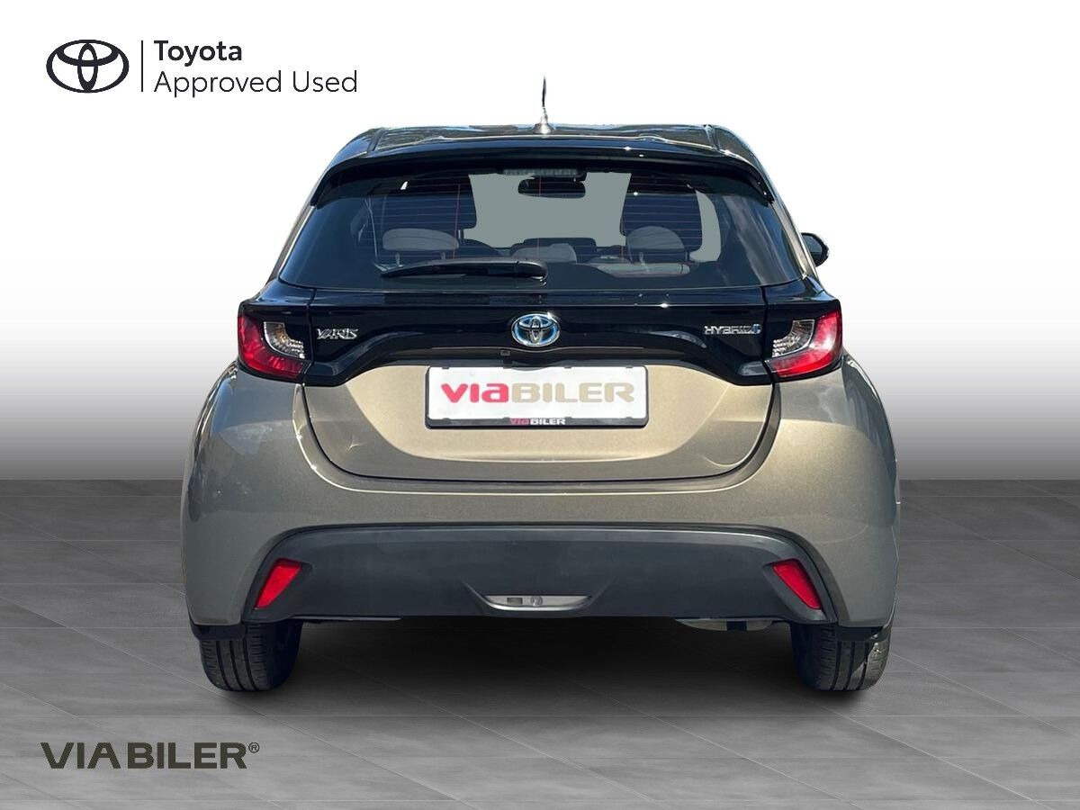 Bronze Toyota Yaris fra 2022