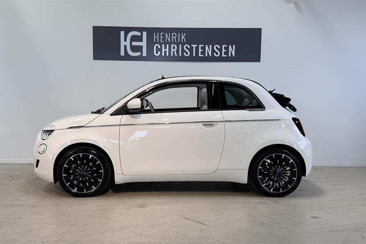 Hvid Fiat 500e fra 2023
