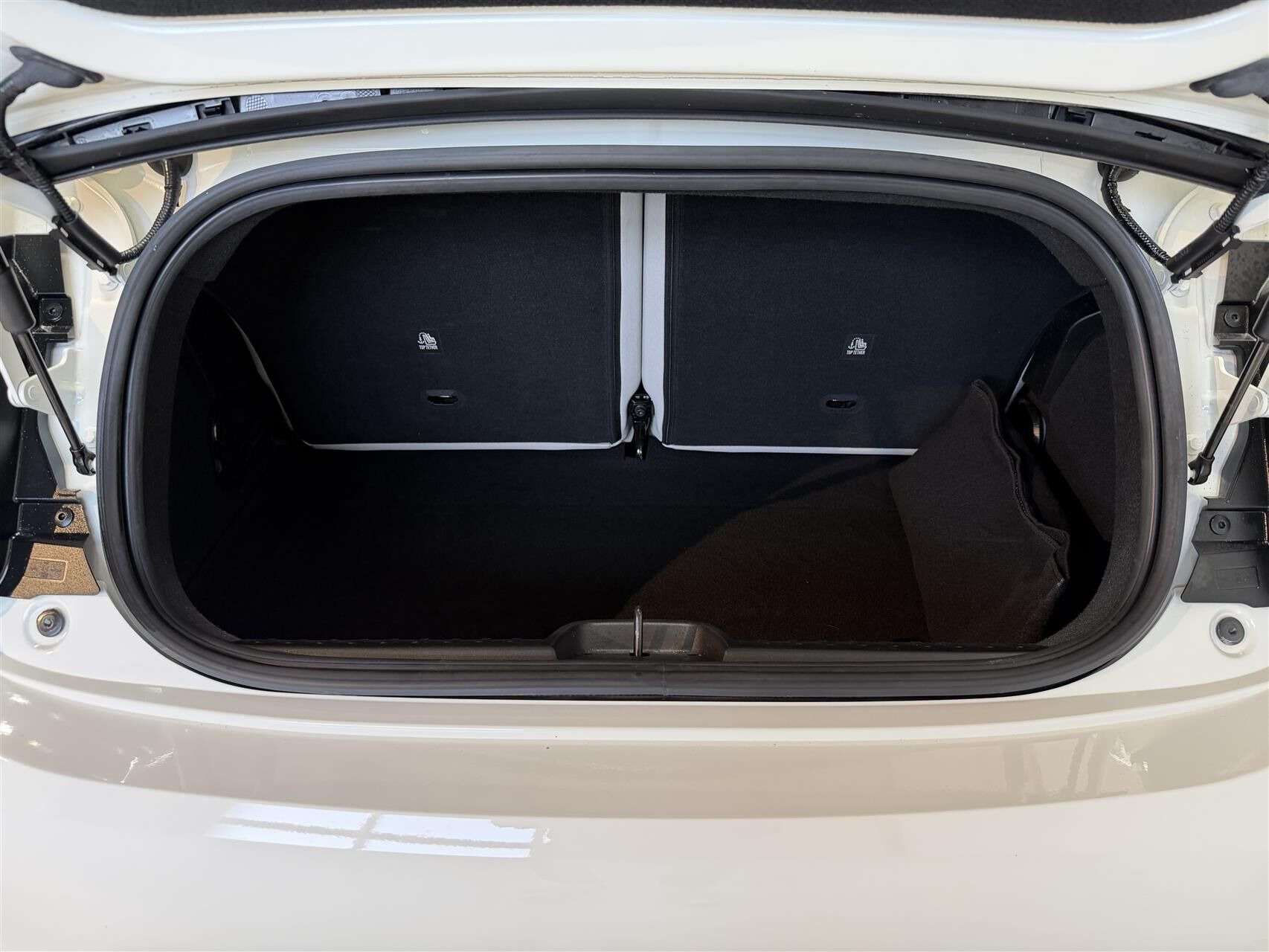 Hvid Fiat 500e fra 2023
