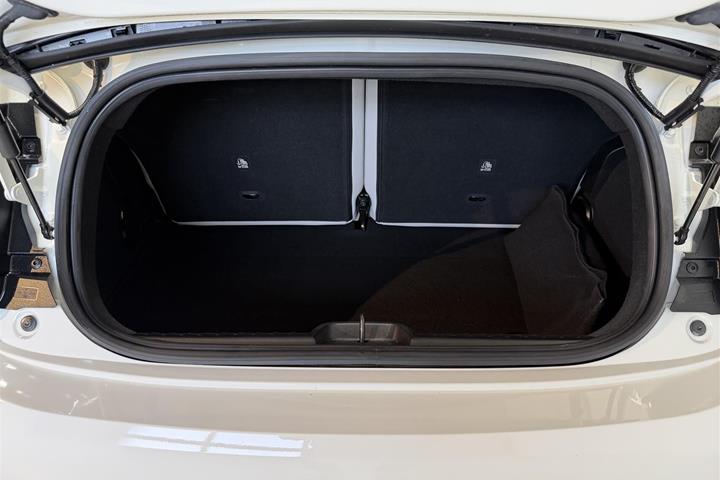 Hvid Fiat 500e fra 2023