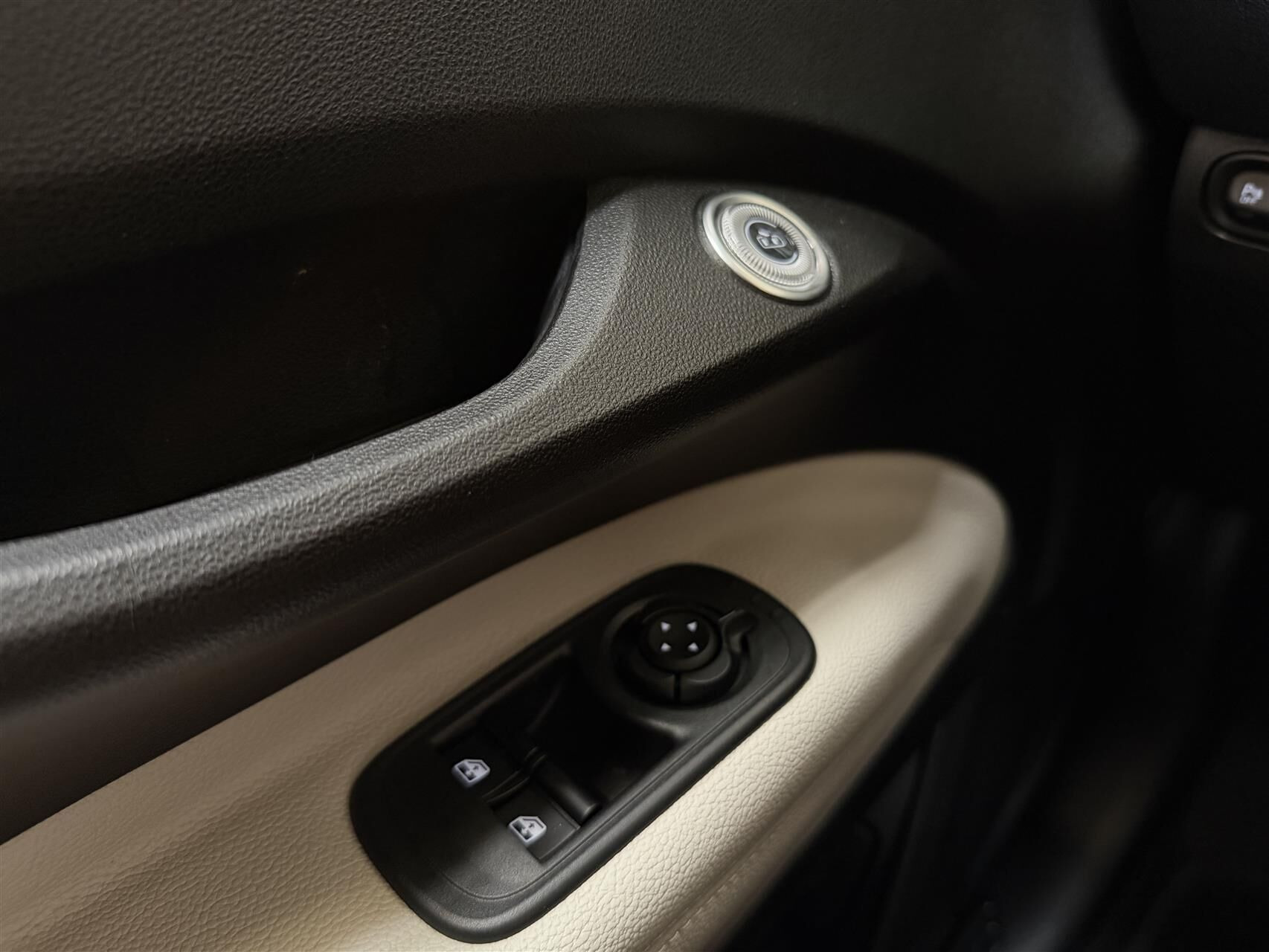 Hvid Fiat 500e fra 2023