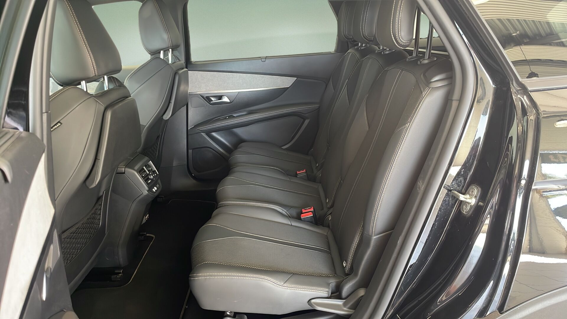 Sort Peugeot 5008 fra 2024