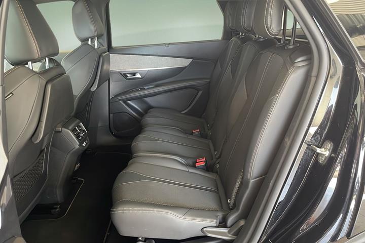Sort Peugeot 5008 fra 2024
