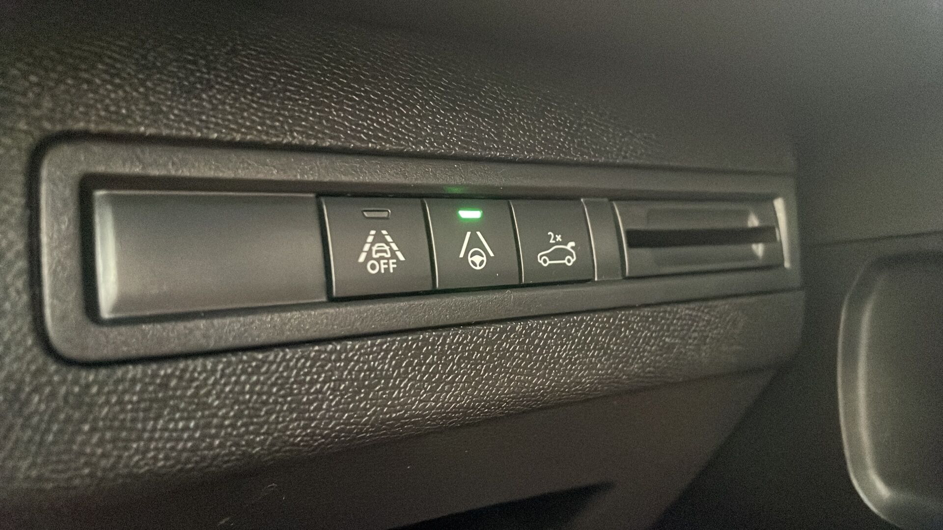 Sort Peugeot 5008 fra 2024