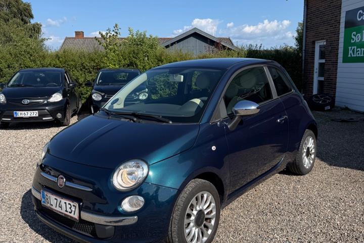 Blå Fiat 500 fra 2008 set udefra