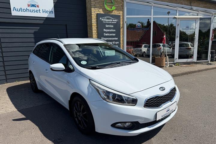 Hvid Kia Ceed fra 2015 set udefra