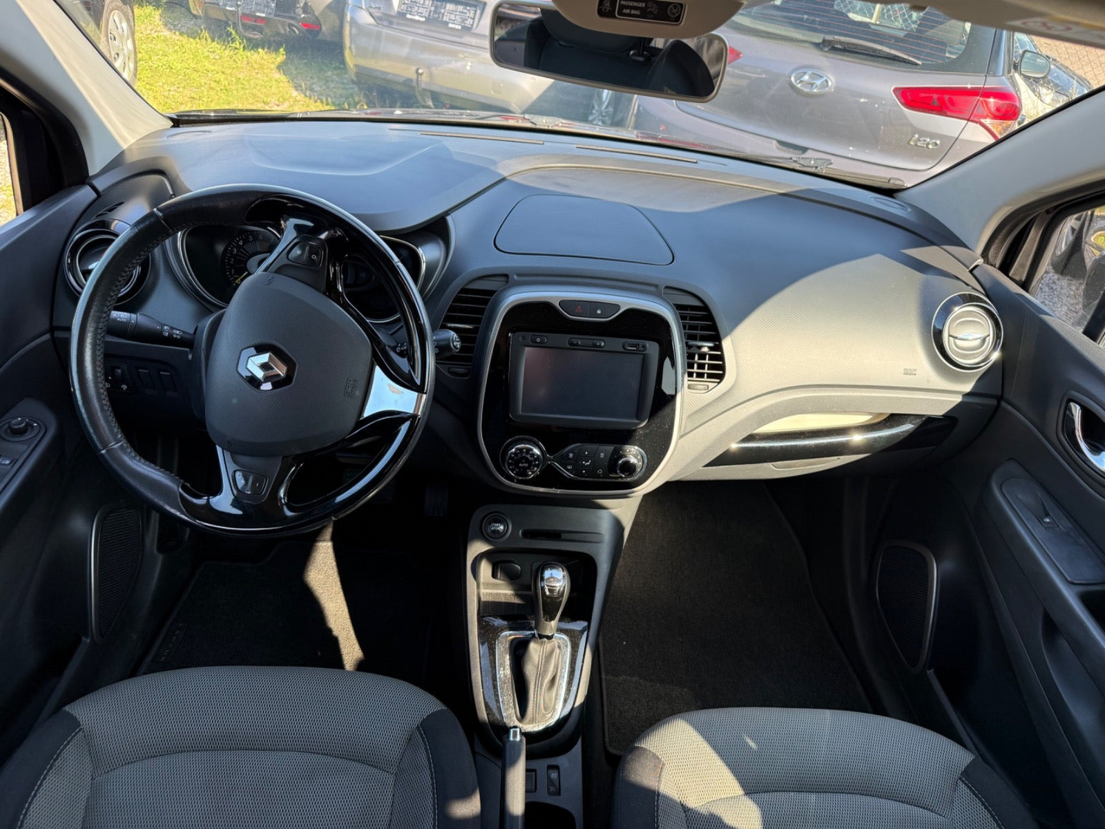 Sort Renault Captur fra 2014