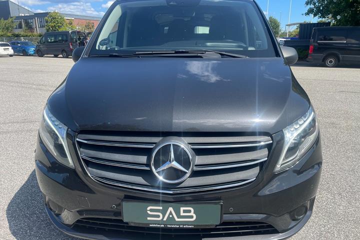 Sort Mercedes Vito 119 fra 2021