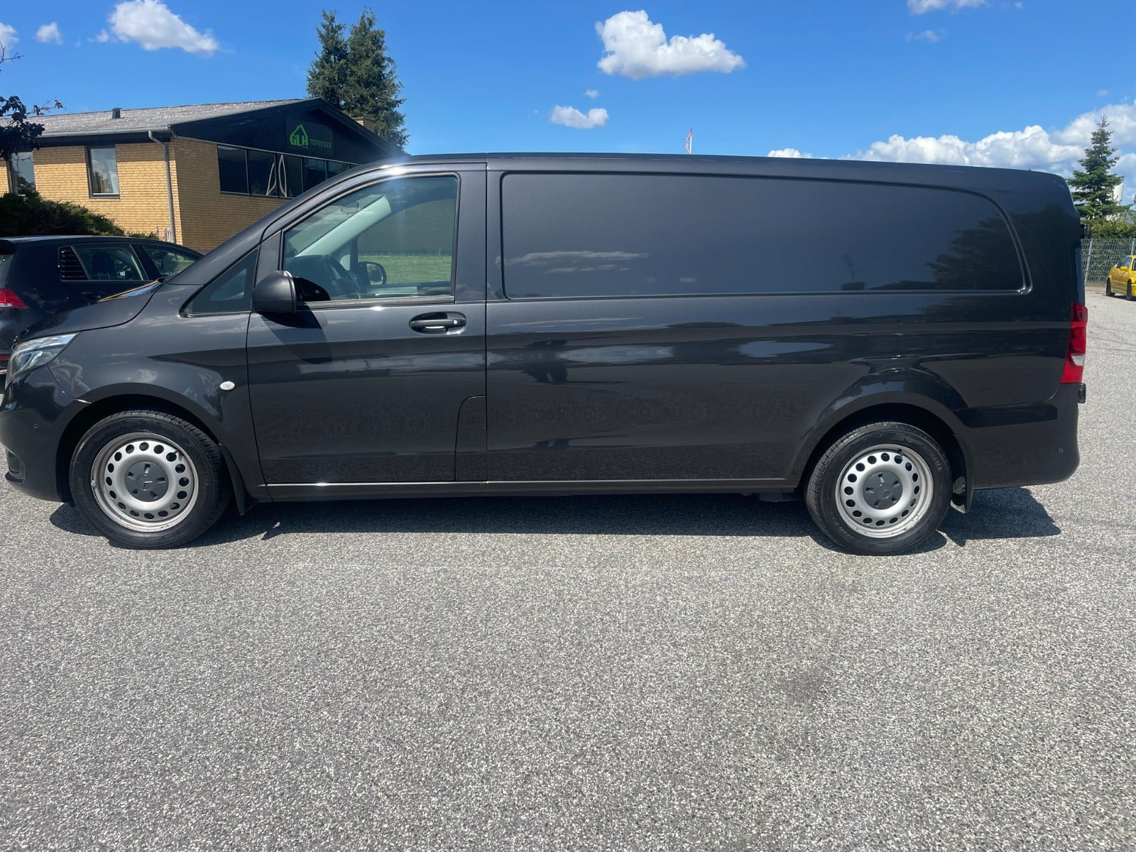Sort Mercedes Vito 119 fra 2021