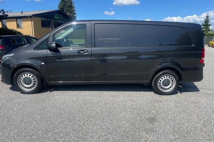 Sort Mercedes Vito 119 fra 2021