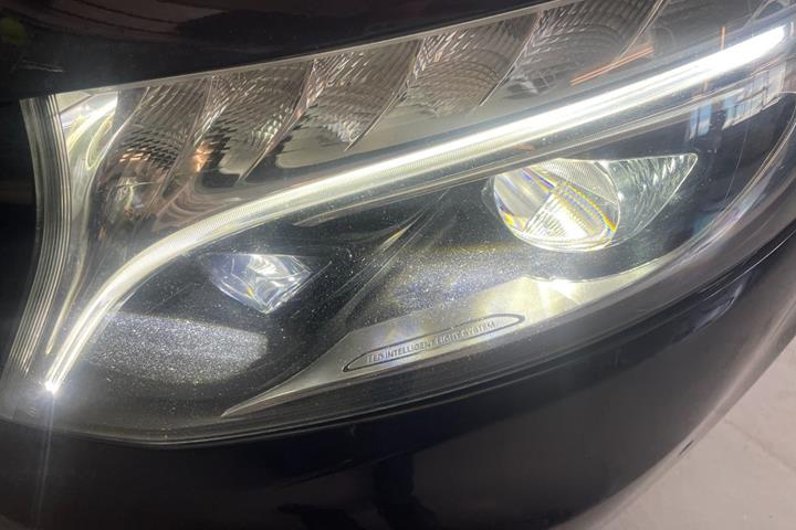 Sort Mercedes Vito 119 fra 2021