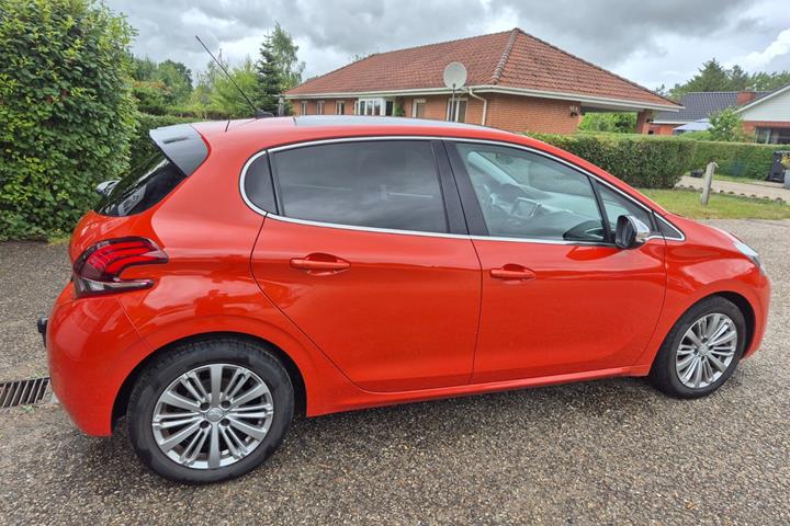 Grøn Peugeot 208 fra 2018