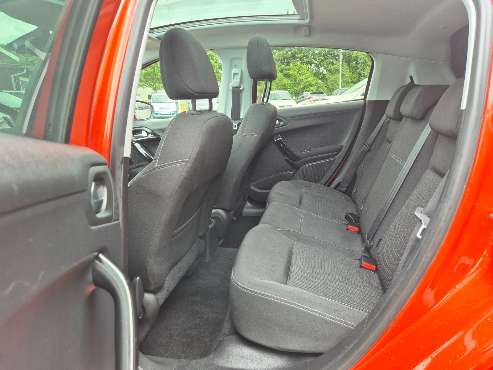 Grøn Peugeot 208 fra 2018