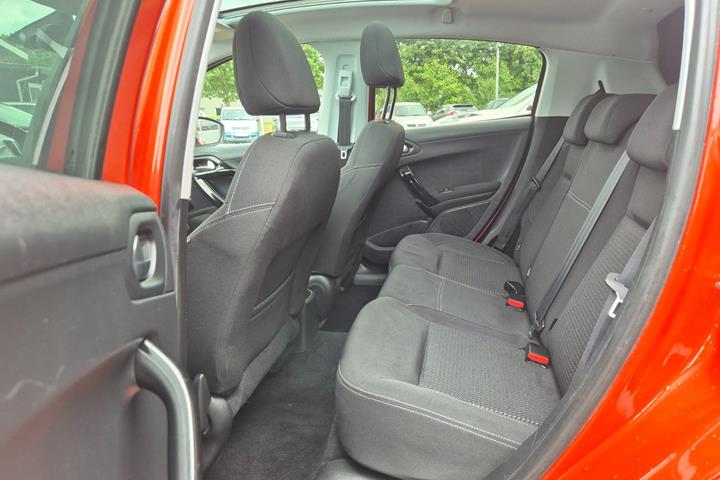 Grøn Peugeot 208 fra 2018